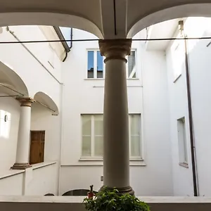 Lo Specchio Apartment